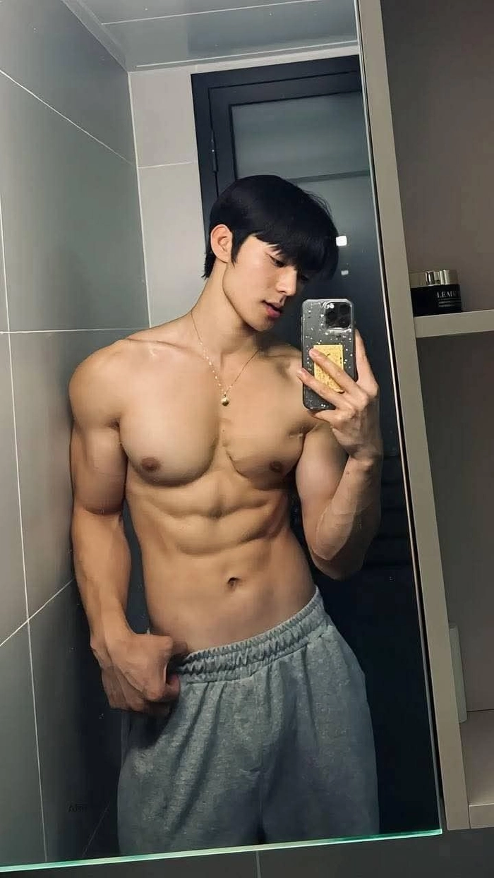 Phong cách mạnh mẽ chuẩn fitness