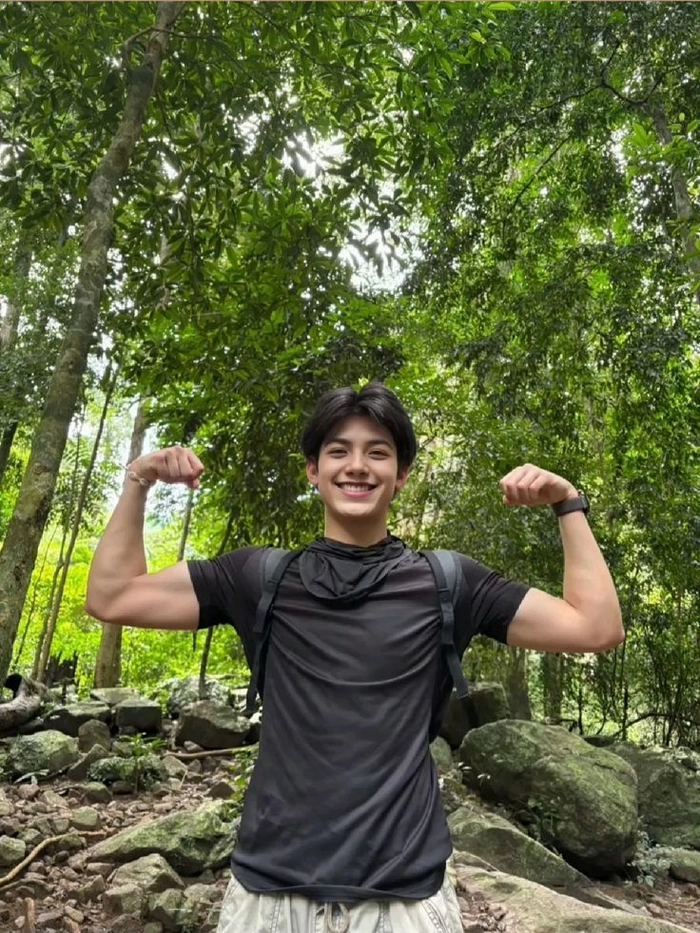 Thần thái tự tin đầy cá tính