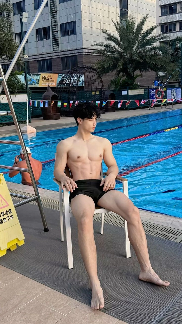 Trai cơ bắp 6 múi đầy nam tính