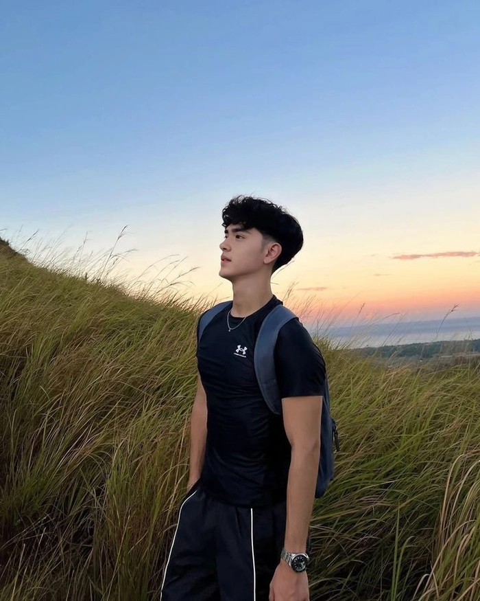 Vibe nam thần hiện đại